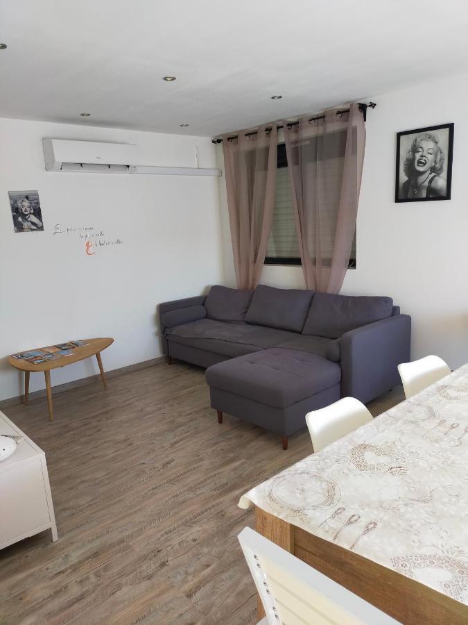 Logement Atypique อาร์ลส์ ภายนอก รูปภาพ